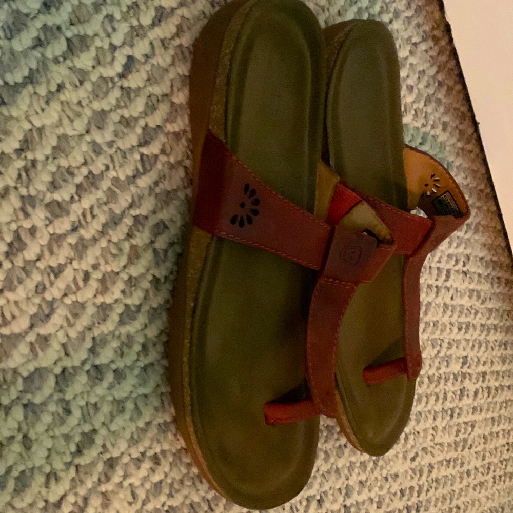 Keen women’s size 7 red flip flops/sandals